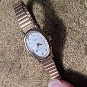 Watch gold colour not ticking